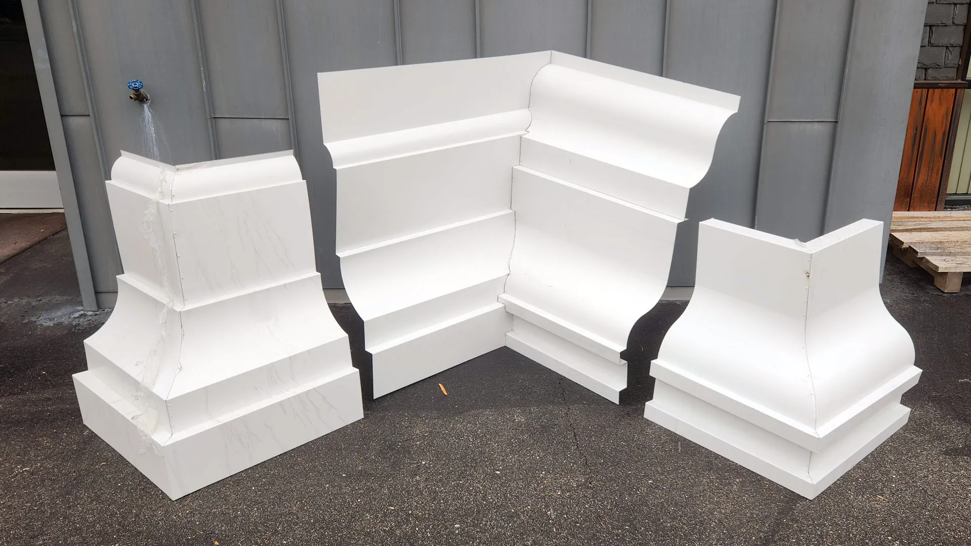 Aluminum cornice miter joining two different profiles